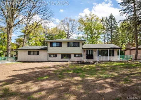 6742 Canterbury Ct, Shelby Township, MI 48316