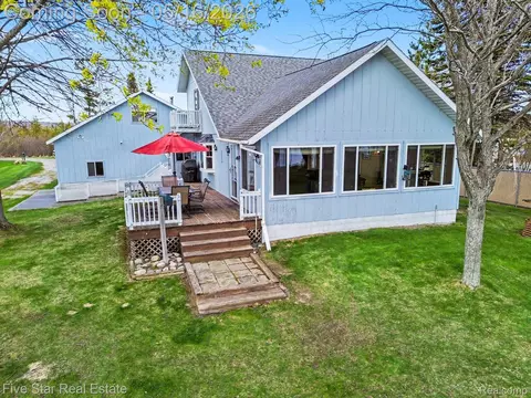 6230 Cedar Dr, Caledonia, MI 49747