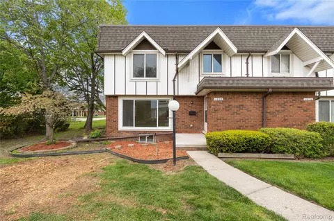11828 Valley Blvd, Warren, MI 48093