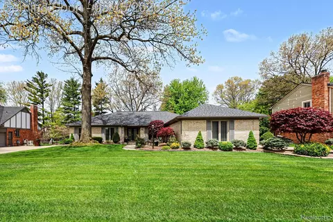 11921 Raintree Ct, Shelby Township, MI 48315