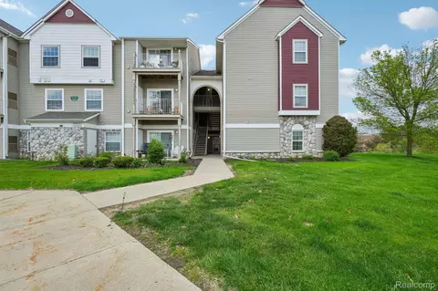 15240 Silver Pkwy #306, Fenton, MI 48430