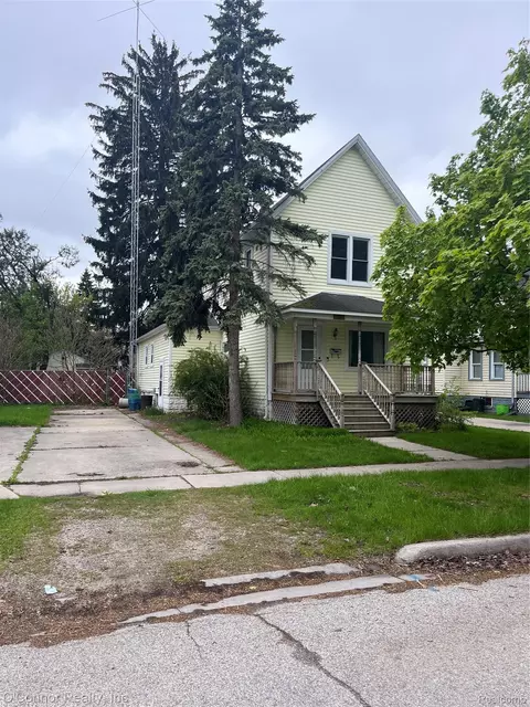 1124 Pine St, Port Huron, MI 48060