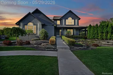 5729 Woodfield Pkwy, Grand Blanc, MI 48439