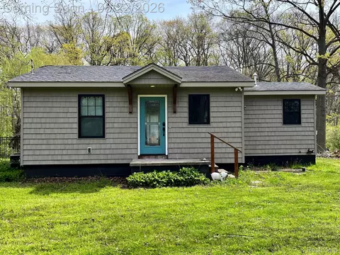 5036 Woodland Ln, East China, MI 48054