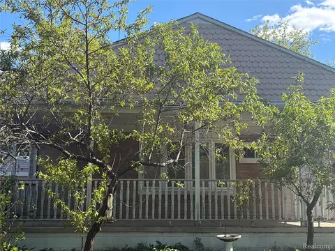 7004 Orchard Ave, Warren, MI 48091