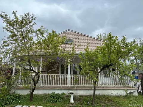 7004 Orchard Ave, Warren, MI 48091