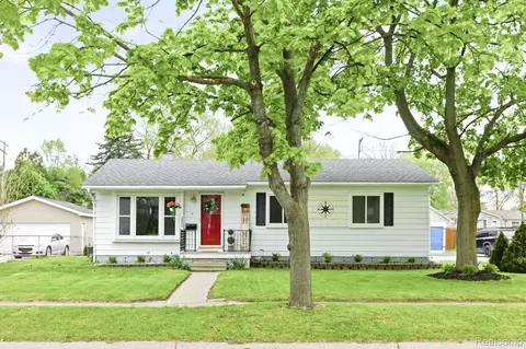 2824 Peavey St, Port Huron, MI 48060
