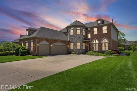 48241 Century Dr, Macomb, MI 48044