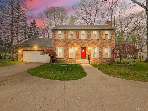 3688 Old Creek Rd, Rochester Hills, MI 48307