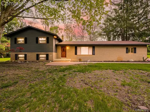 7580 Thornwood St, Canton, MI 48187
