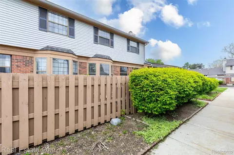 1891 Vine Way Dr #33, Canton, MI 48188