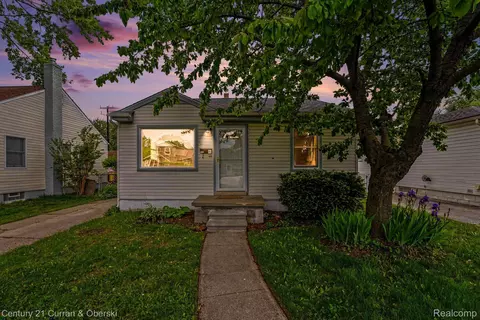 7921 Jackson St, Taylor, MI 48180