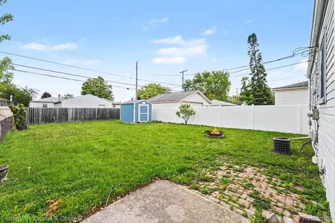 Exterior - 7921 Jackson St, Taylor, MI 48180 photo 3 of 4