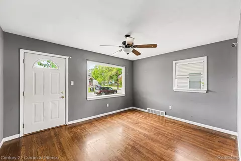 Living - 7921 Jackson St, Taylor, MI 48180 photo 1 of 2