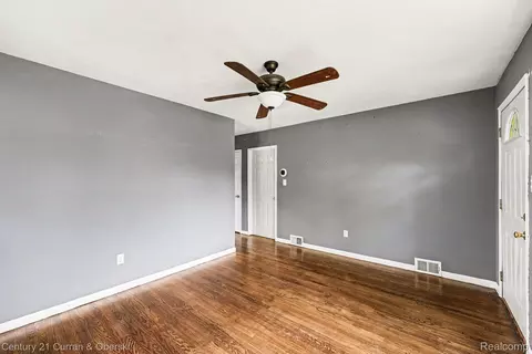 Living - 7921 Jackson St, Taylor, MI 48180 photo 2 of 2