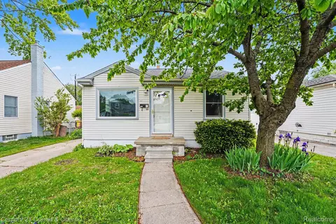 Exterior - 7921 Jackson St, Taylor, MI 48180 photo 2 of 4