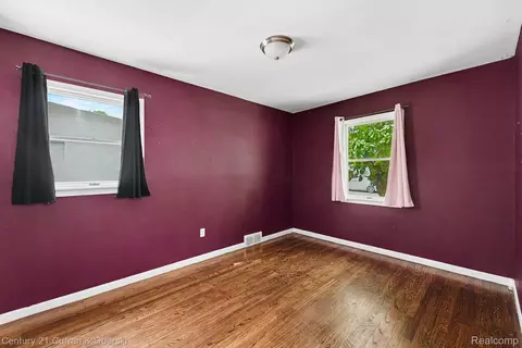 Bedroom - 7921 Jackson St, Taylor, MI 48180 photo 2 of 2