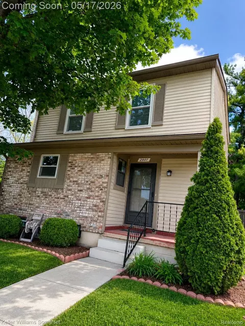 2907 Roundtree Dr, Troy, MI 48083