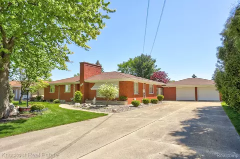 275 S Airport Rd, Buena Vista, MI 48601