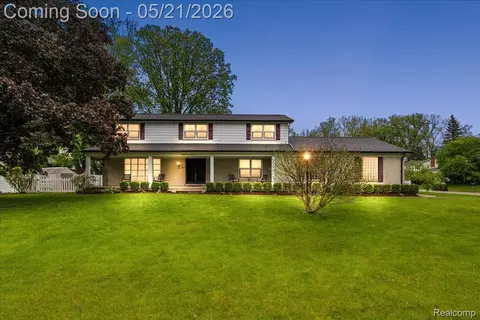 8785 Annsbury Dr, Shelby Township, MI 48316
