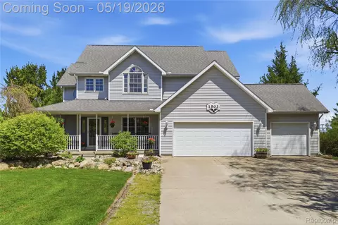 1503 E Reid Rd, Grand Blanc, MI 48439