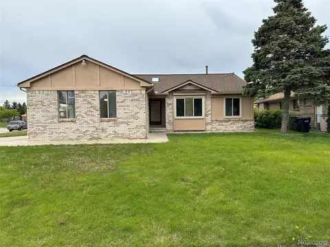 5565 Kebbe Dr, Sterling Heights, MI 48310