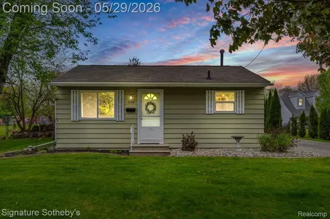 536 Wood St, Fenton, MI 48430