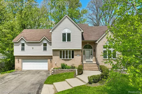 1358 Potomac Dr, Rochester, MI 48306