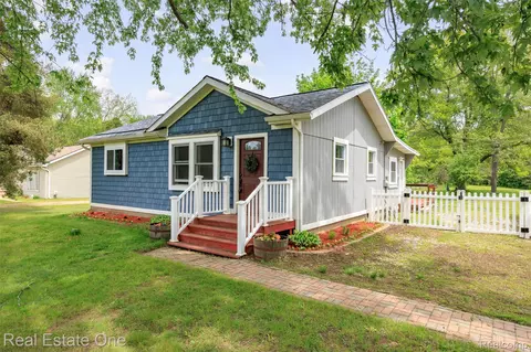 845 Sebek St, Oxford, MI 48371