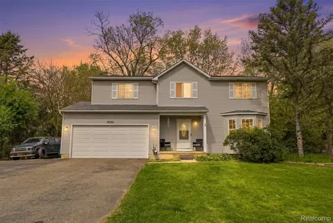 9293 Wildwood Lake Dr, Northfield, MI 48189