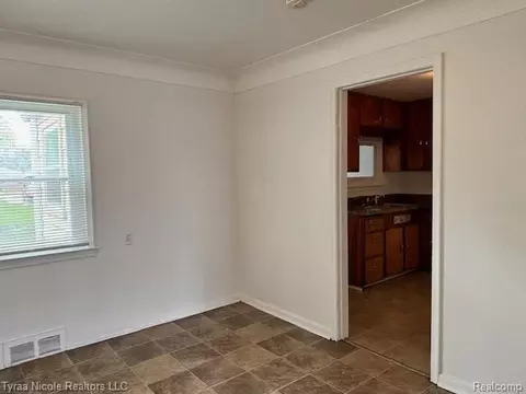 Entry Way - 11026 Studebaker Ave, Warren, MI 48089 photo 3 of 5