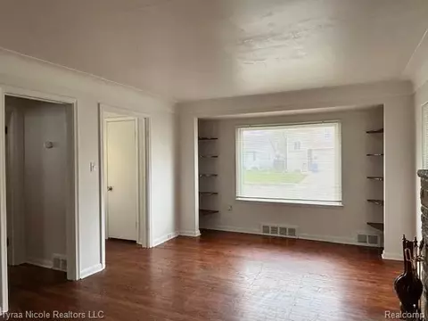 Living - 11026 Studebaker Ave, Warren, MI 48089 photo 3 of 7