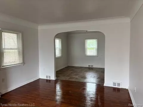 Living - 11026 Studebaker Ave, Warren, MI 48089 photo 4 of 7