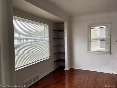 Living - 11026 Studebaker Ave, Warren, MI 48089 photo 6 of 7