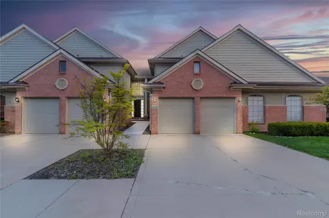 1030 Lorenzo Ct, Troy, MI 48085