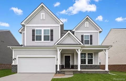 688 Gretchen Ln, Saline, MI 48176