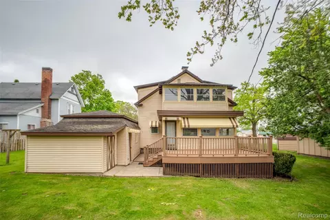 Exterior - 207 N Pine River St, Ithaca, MI 48847 photo 7 of 14