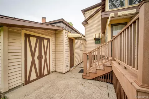 Exterior - 207 N Pine River St, Ithaca, MI 48847 photo 9 of 14