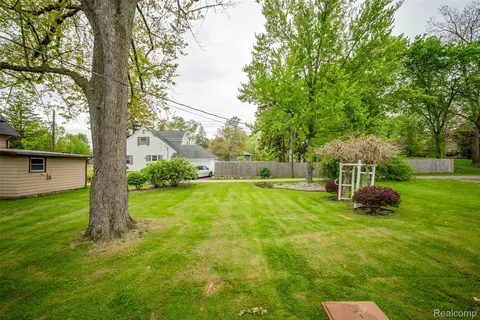 Exterior - 207 N Pine River St, Ithaca, MI 48847 photo 11 of 14