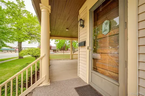 Exterior - 207 N Pine River St, Ithaca, MI 48847 photo 13 of 14