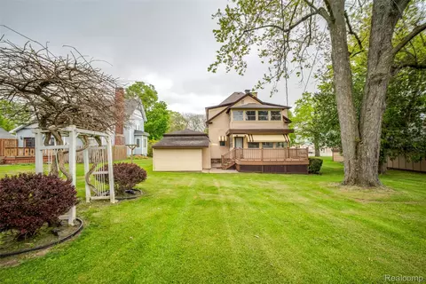 Exterior - 207 N Pine River St, Ithaca, MI 48847 photo 6 of 14