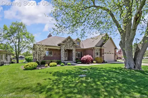 3348 Kingsway Dr, Highland, MI 48356