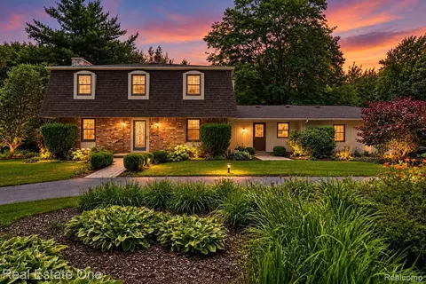 6039 Fish Lake Rd, Holly, MI 48442