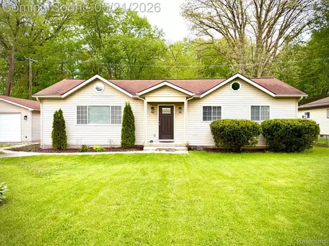 1673 Edwin Dr, Genoa, MI 48114