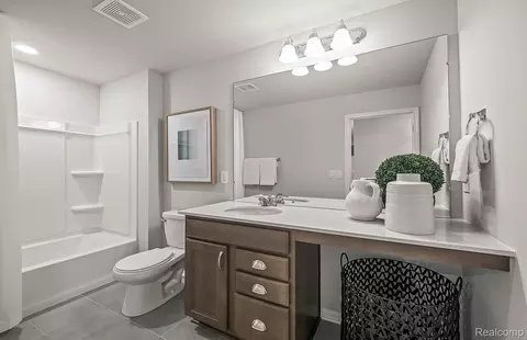Bath - 676 Gretchen Ln, Saline, MI 48176 photo 1 of 1