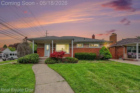 23705 Wilmot Ave, Eastpointe, MI 48021
