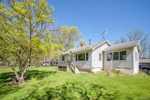 840 W Rose Center Rd, Holly, MI 48442