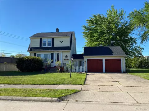21258 Bon Heur St, Saint Clair Shores, MI 48081