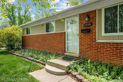 15586 Oakbrook St, Romulus, MI 48174