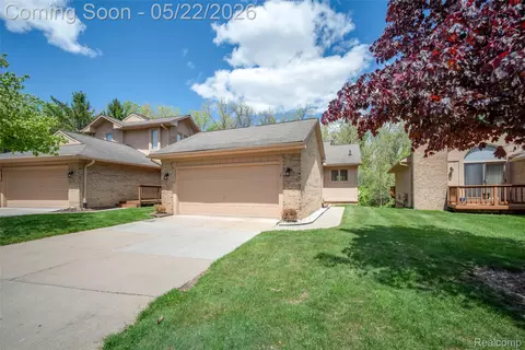 22130 River Ridge Trl, Farmington Hills, MI 48335